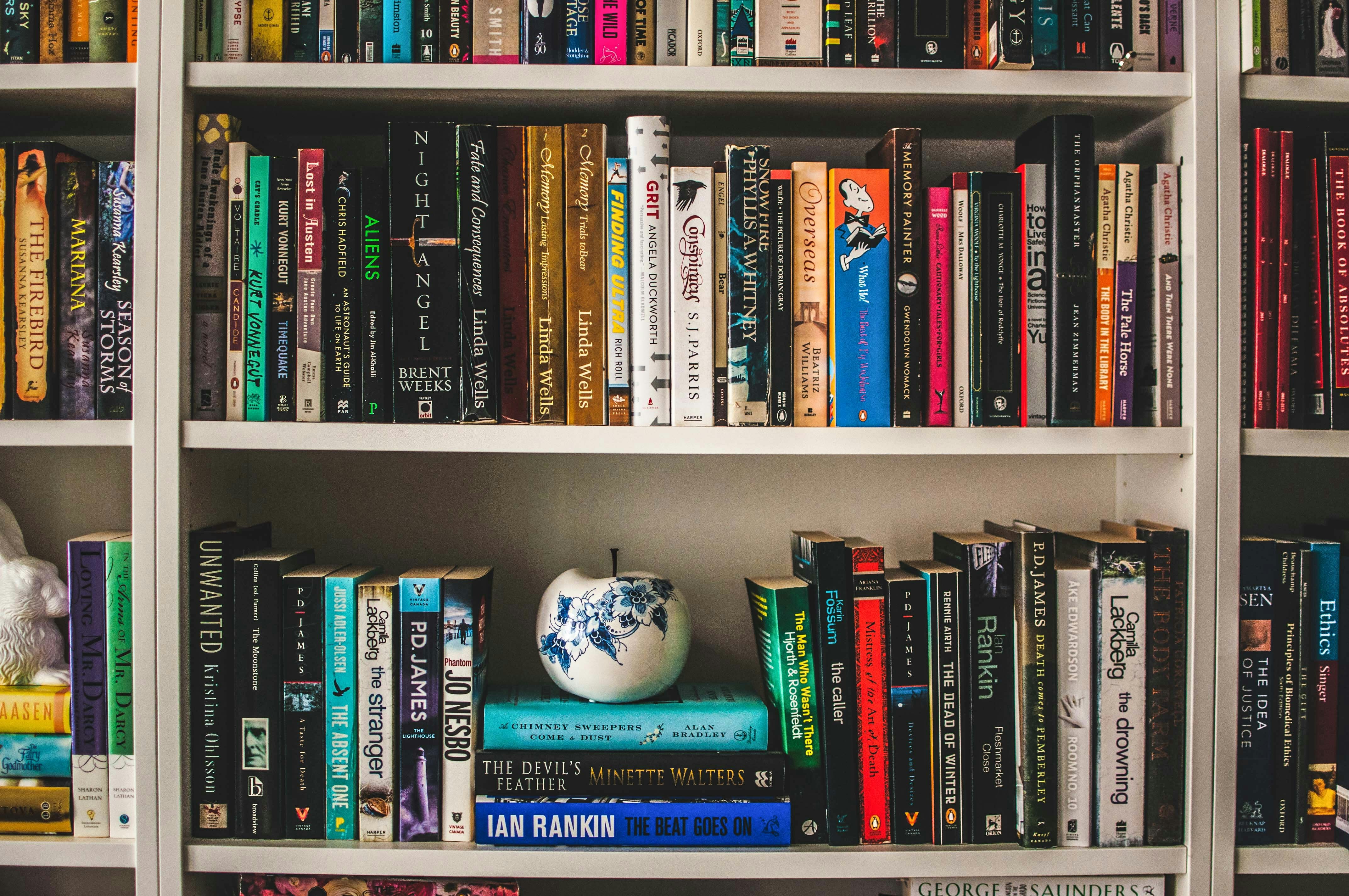  Eco-Friendly Cleaning Solutions for Your Bookshelf