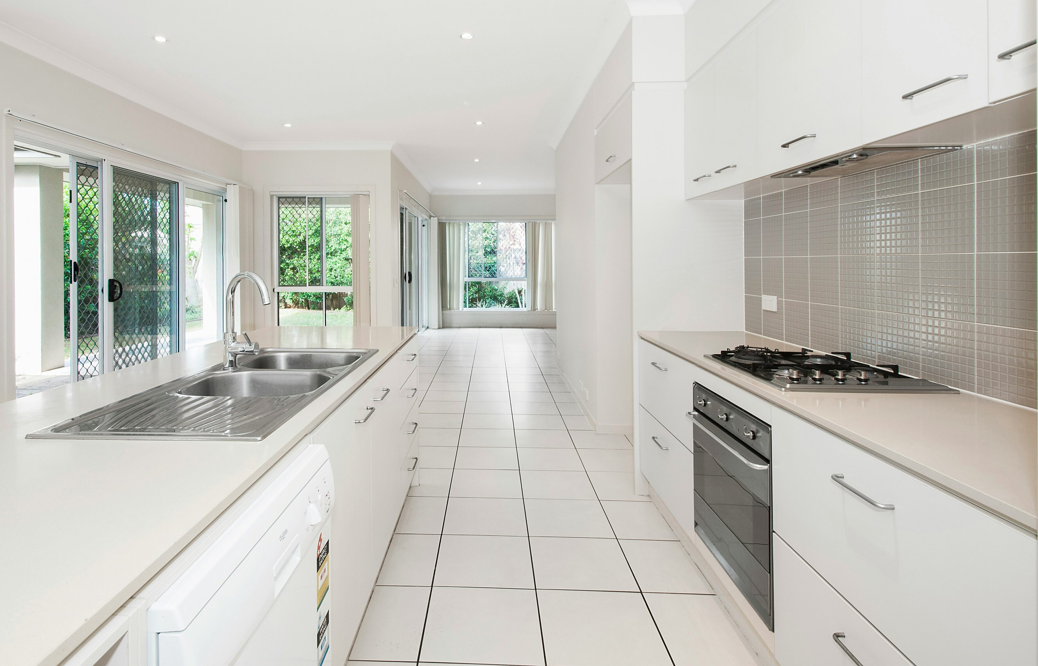  Reduce Energy Use While Cleaning Your Kitchen Tiles